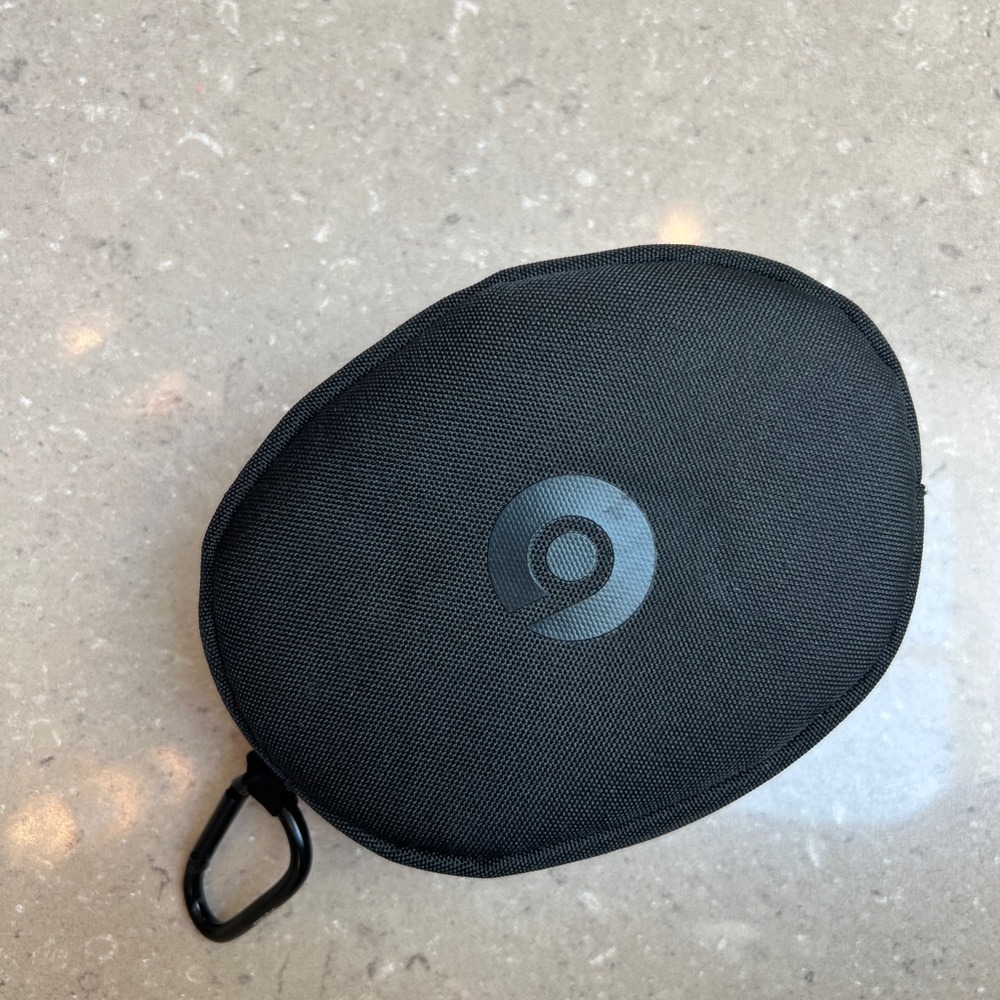 NWOT Beats Wireless Headphones in Black Carrying Case, includes charging cable!